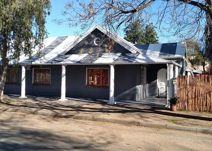 Karoo Refresh Cheerful 2 Bedroom House